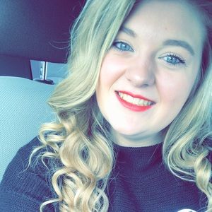 Meet your Posher, Holly